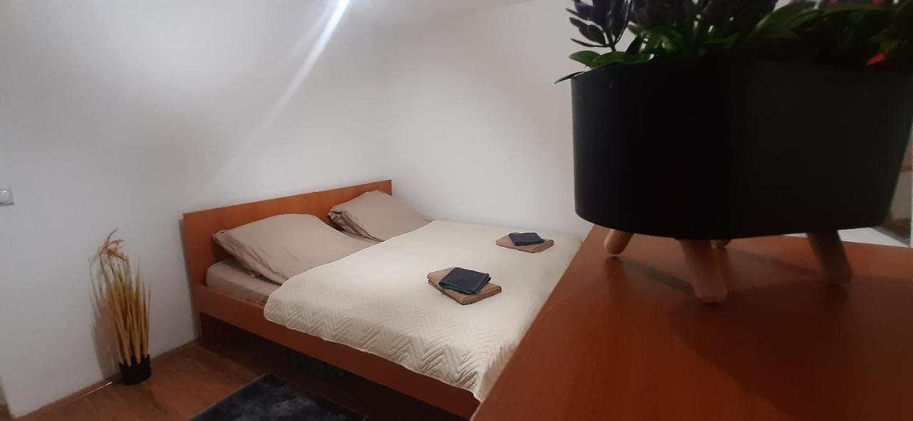 Klementine Bus Station Apartment